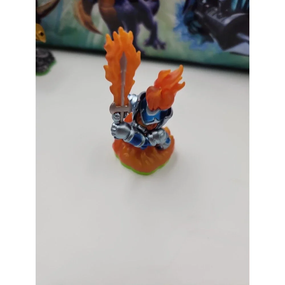 16 Skylanders Spyro's Adventure Zip Up Case